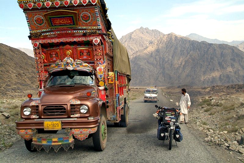 pakistan-phaenomenale-lkw-bemalungen-dekorationen