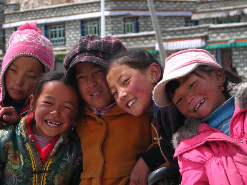 wandern in tibet 021 die tibeter sind oft kommunikativ und zu spaessen aufgelegt.jpg