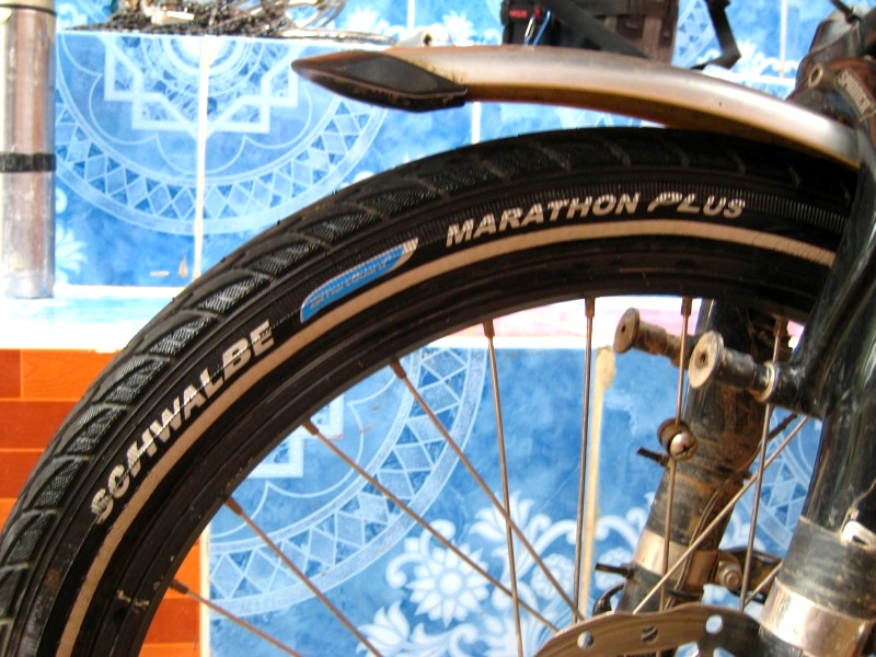 	Laos: Unsere schönen Schwalbe Marathon Smart Plus Reifen	